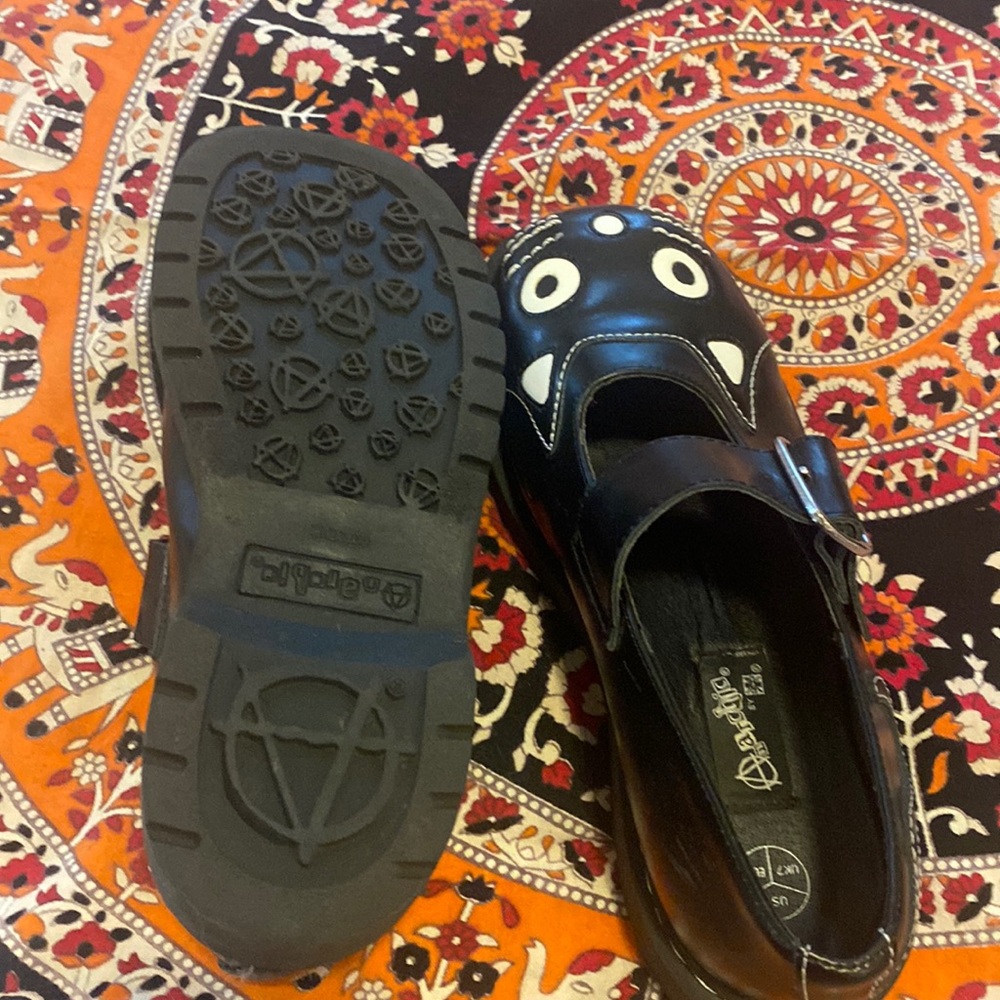 T.U.K anarchic Mary Janes w Cat detail❤️